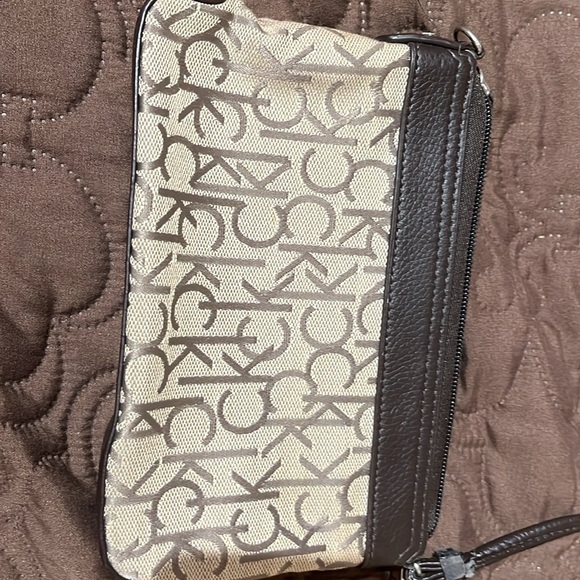Calvin Klein women’s CK signature wristlet Clutch Wallet Brown with zipper - Picture 5 of 7